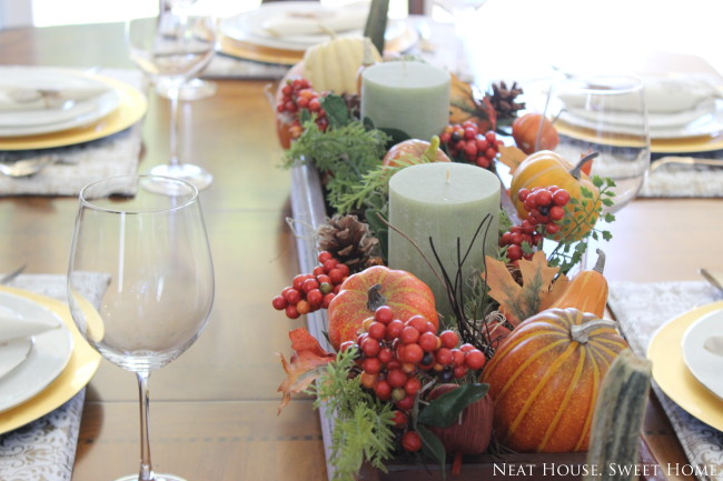 Make an easy and beautiful Thanksgiving tablescape with a window box. Free printable napkin ties!