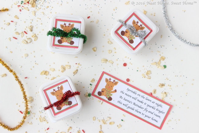 These magic reindeer food favors are easy to make and are the perfect takeaway for a Christmas party. Kids love to sprinkle it on the lawn on Christmas Eve.