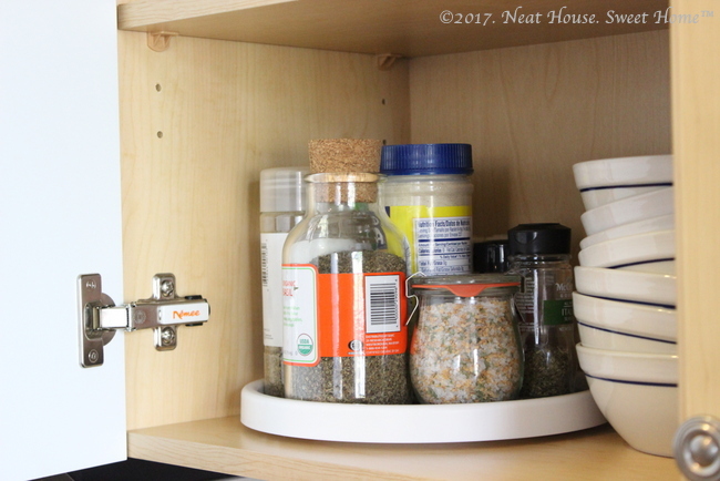 Check these 10 clever ideas to organize the kitchen and say goodbye to cluttered counters and cabinets, and say hello to a neat and functional space.
