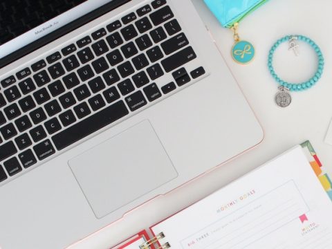 A Bluehost step by step tutorial, with screenshots walkthrough to help you start a self-hosted Wordpress blog in 20 minutes or less.