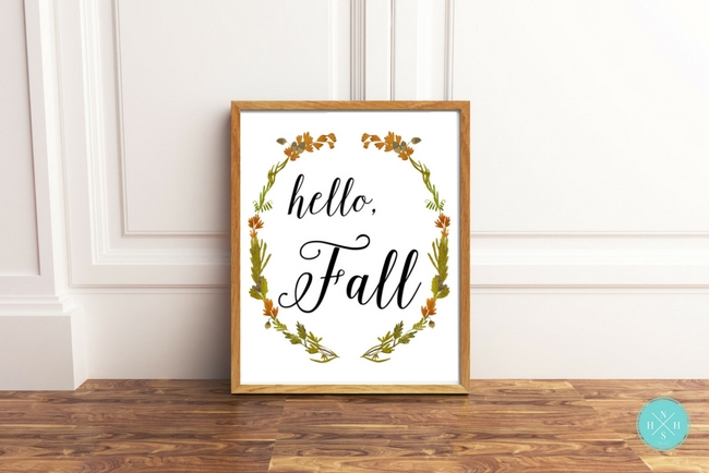 Fall is in the air! Download this beautiful Hello, Fall printable sign for free!