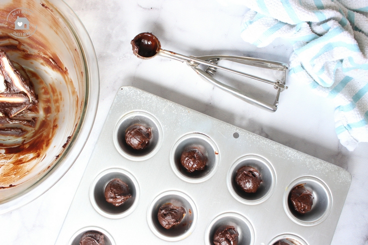 These milk chocolate truffles are fun and easy to make. Their gooey center is infused with Reese's® Peanut Butter Cup flavor!