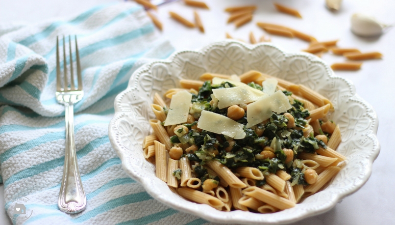 Whole Wheat Pasta with Chickpeas and Spinach