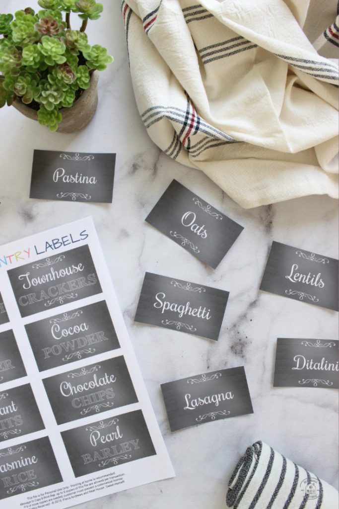These editable labels are perfect for organizing any place in your home. Ideal for organizing the pantry, playrooms, craft rooms, and more!